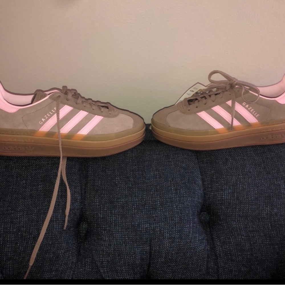 💗 Adidas  Gazelle Platform Women's Sneakers in Taupe and Pink